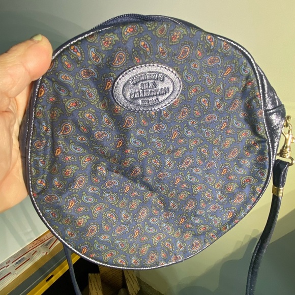 David Evans Silk Circle Crossbody Purse with Mini Bag, Navy Blue with Flowers - Picture 8 of 9